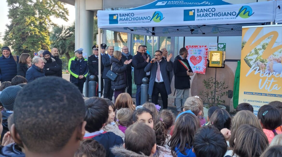 A Mondavio, un defibrillatore per la scuola con Marche Vita ETS